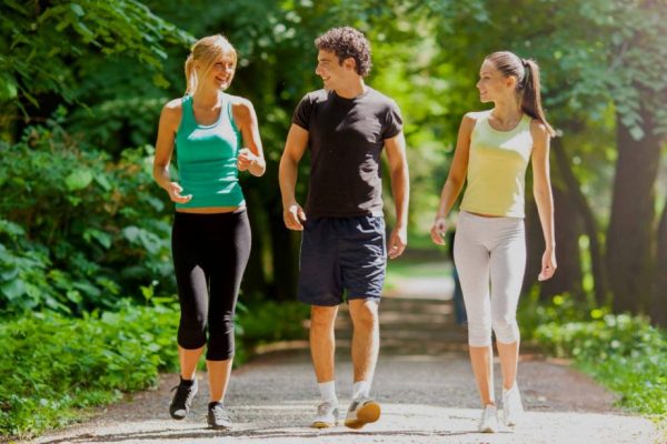 Δυναμικό περπάτημα: 30 λεπτά την ημέρα για να λιώσει το λίπος