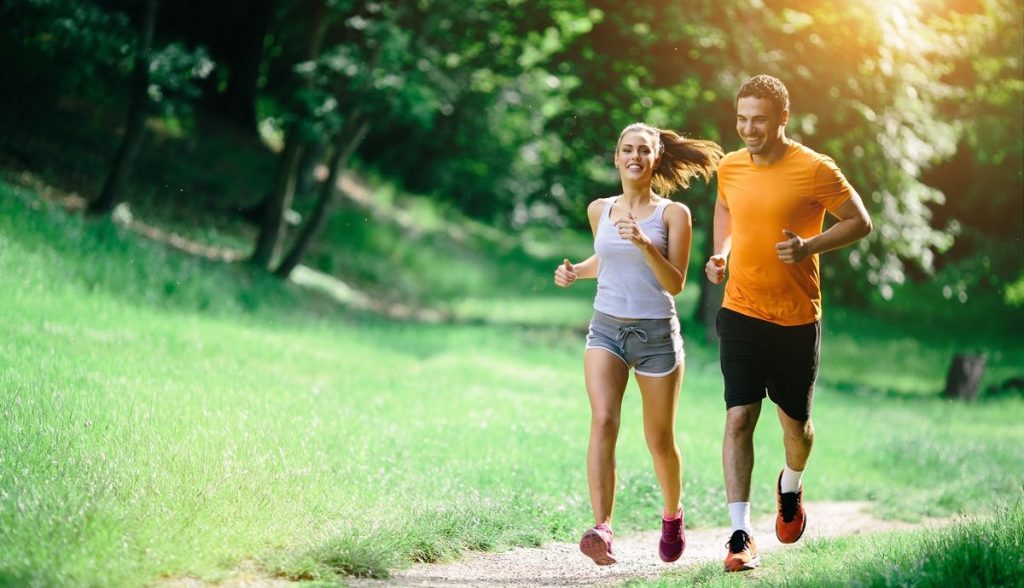 Τρέξιμο εναντίον περπατήματος: Ποια μορφή άσκησης είναι πιο χρήσιμη;