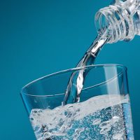 Πόσο νερό χρειάζονται την ημέρα οι άνδρες και πόσο οι γυναίκες;