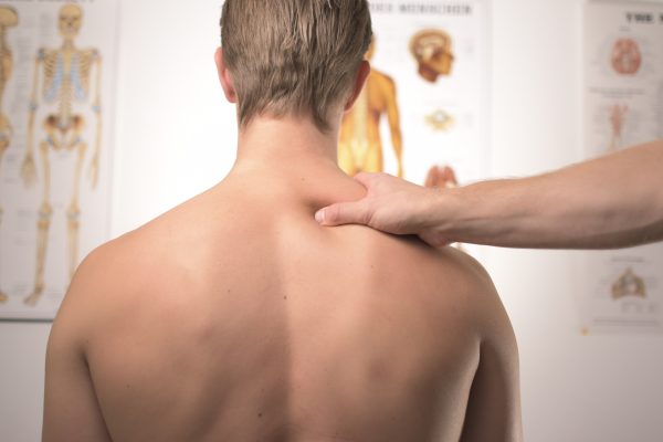 6 ασκήσεις που "διώχνουν" τους πόνους στην πλάτη